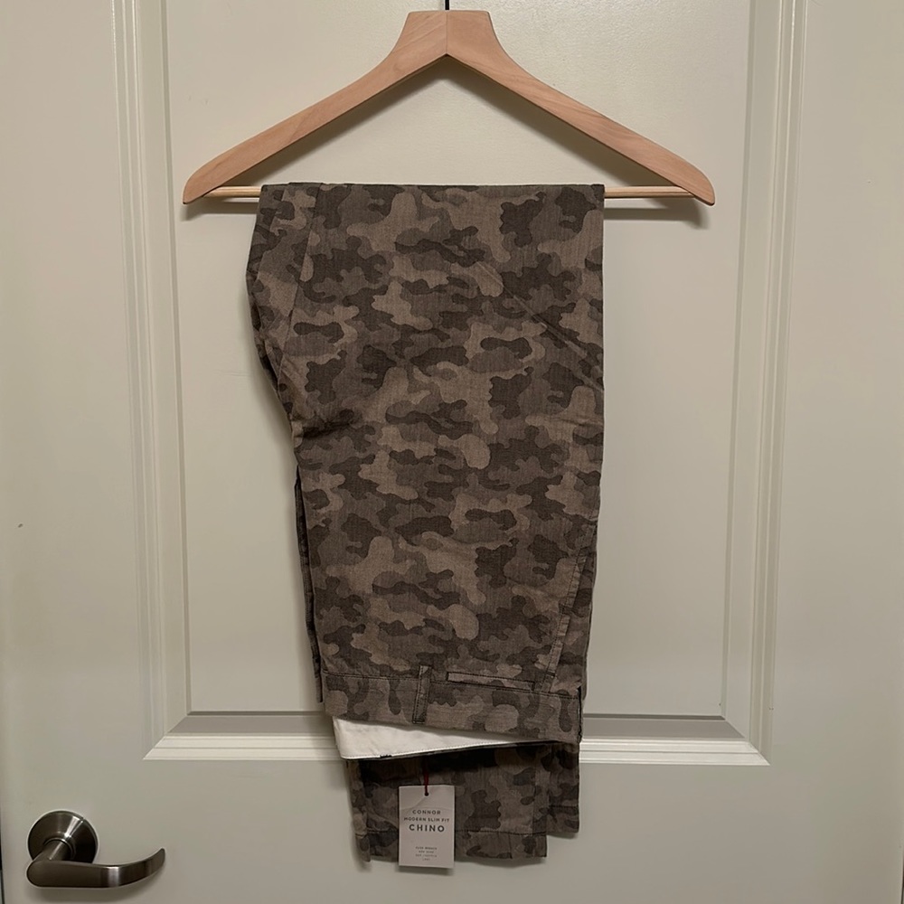 Club Monaco Connor (modern slim fit) Camo Chino in size 36/32